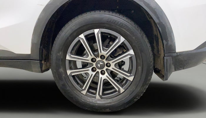 2023 Mahindra XUV700 AX 7 D MT 7 STR, Diesel, Manual, 47,576 km, Left Rear Wheel