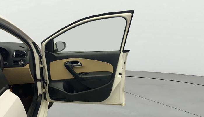 2016 Volkswagen Polo HIGHLINE1.2L, Petrol, Manual, 61,619 km, RHS Front Door