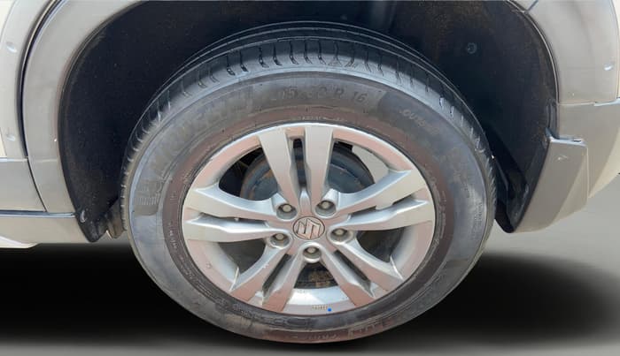 2017 Maruti Vitara Brezza ZDI, Diesel, Manual, 1,18,691 km, Left Rear Wheel