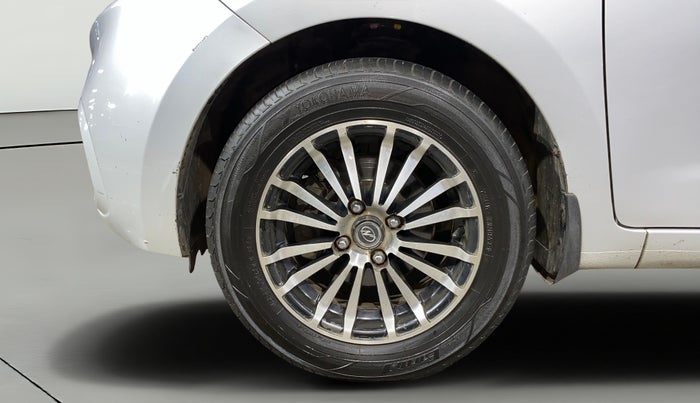 2017 Hyundai Xcent S 1.2, Petrol, Manual, 1,24,201 km, Left Front Wheel