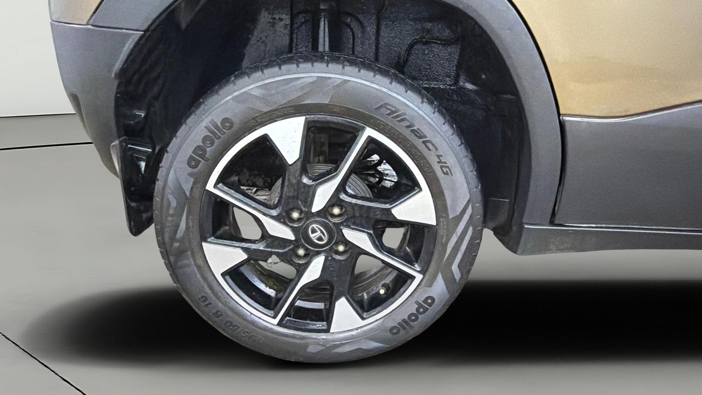 2022 Tata PUNCH ACCOMPLISHED MT, Petrol, Manual, 34,689 km, Right Rear Wheel