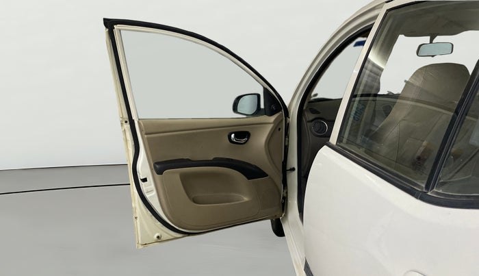 2016 Hyundai i10 SPORTZ 1.1, CNG, Manual, 64,201 km, LHS Front Door