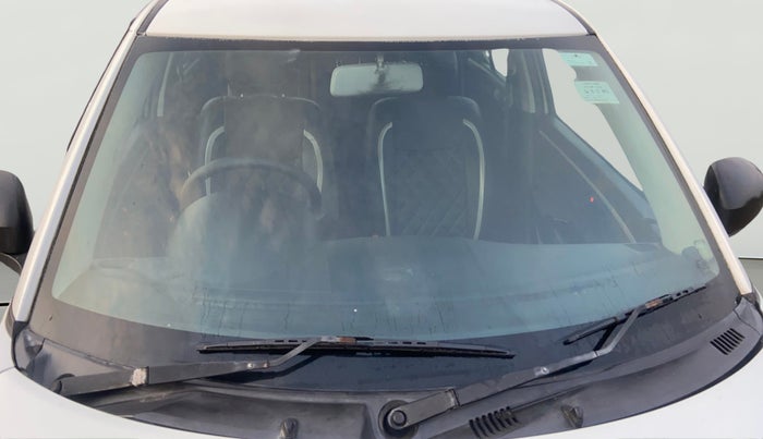 2016 Maruti Swift LXI (O), Petrol, Manual, 64,386 km, Front Windshield