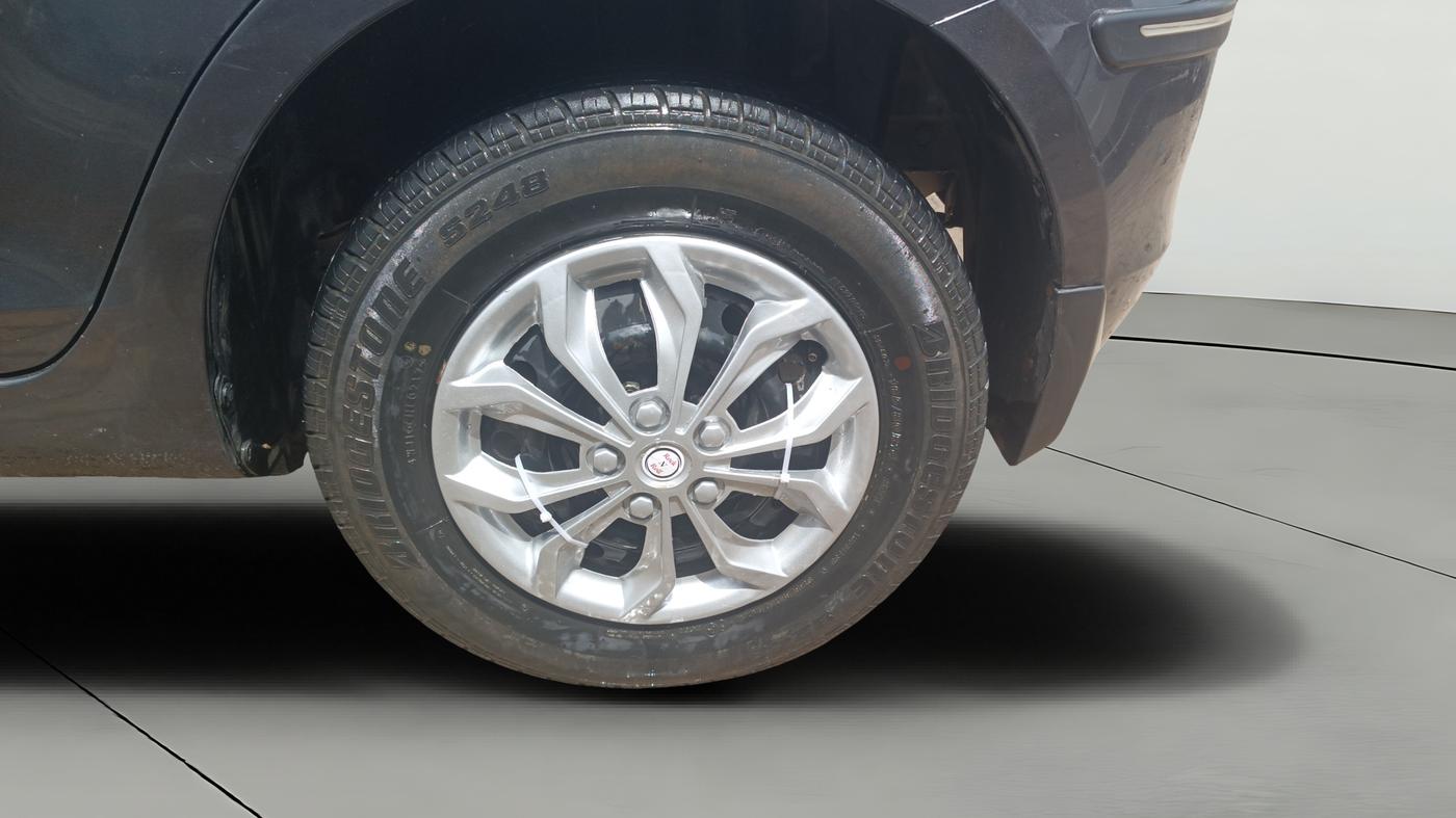 2017 Maruti Swift VXI, Petrol, Manual, 52,497 km, Left Rear Wheel