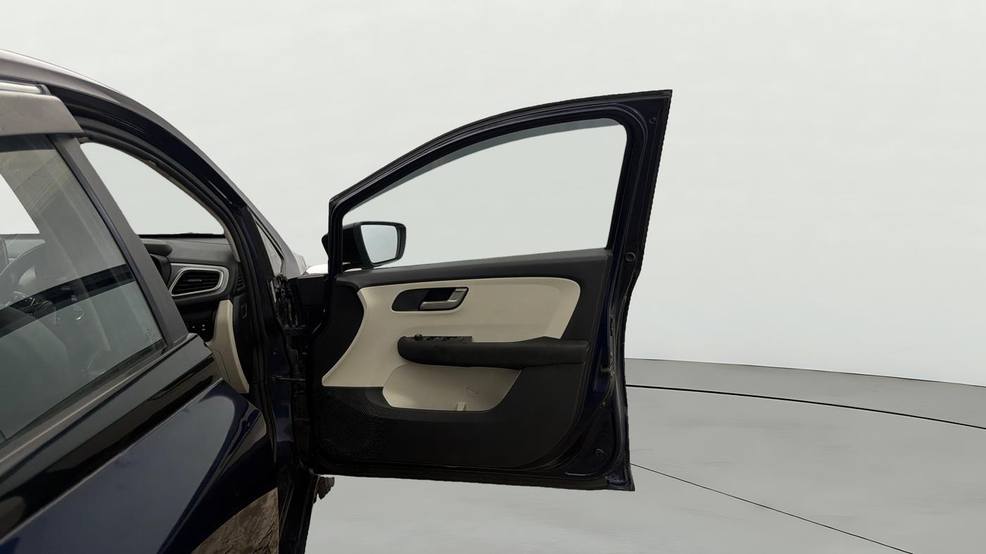 2023 Tata ALTROZ XZ CNG, CNG, Manual, 56,900 km, RHS Front Door