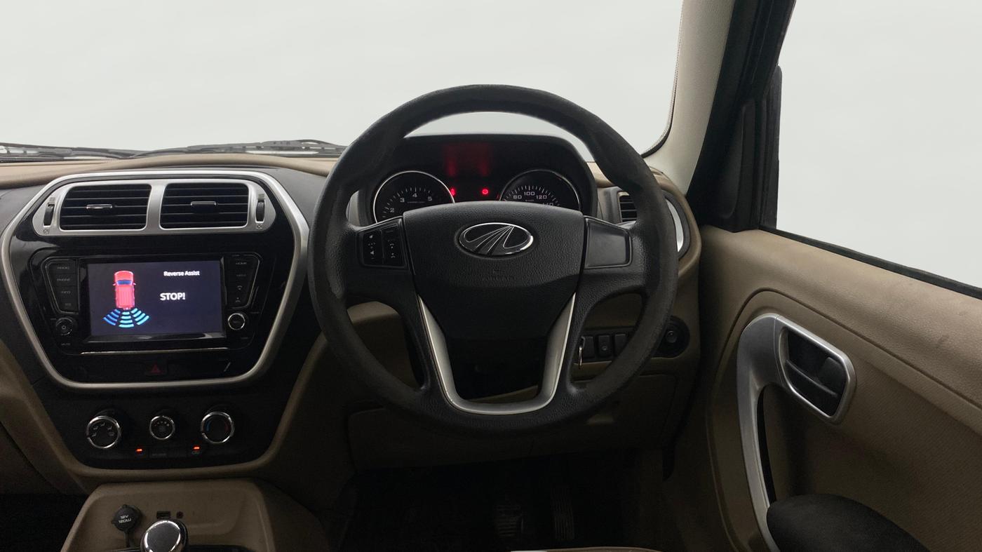 2018 Mahindra TUV300 T10 AMT, Diesel, Automatic, 1,40,664 km, Steering Wheel Close Up