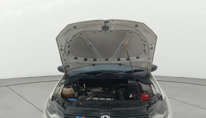 2017 Volkswagen Ameo COMFORTLINE 1.2L, Petrol, Manual, 1,39,949 km, Open Bonet