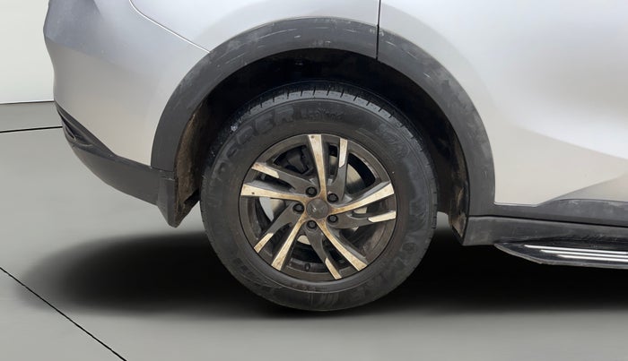 2022 Mahindra XUV700 AX 5 D AT 7 STR, Diesel, Automatic, 65,725 km, Right Rear Wheel