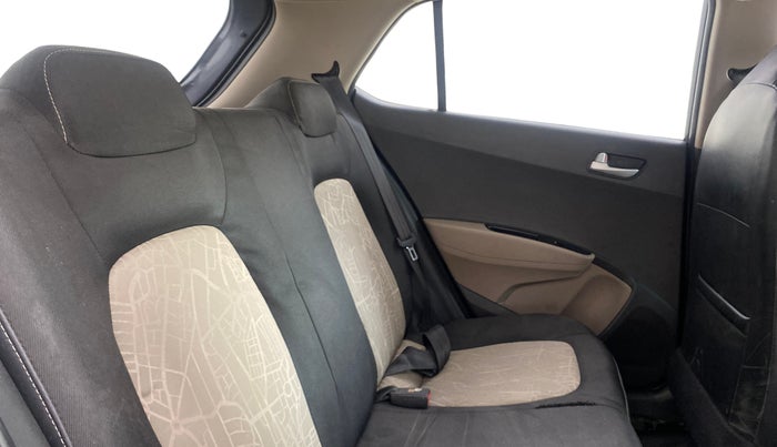 2016 Hyundai Grand i10 SPORTZ 1.2 KAPPA VTVT, Petrol, Manual, 68,800 km, Right Side Rear Door Cabin