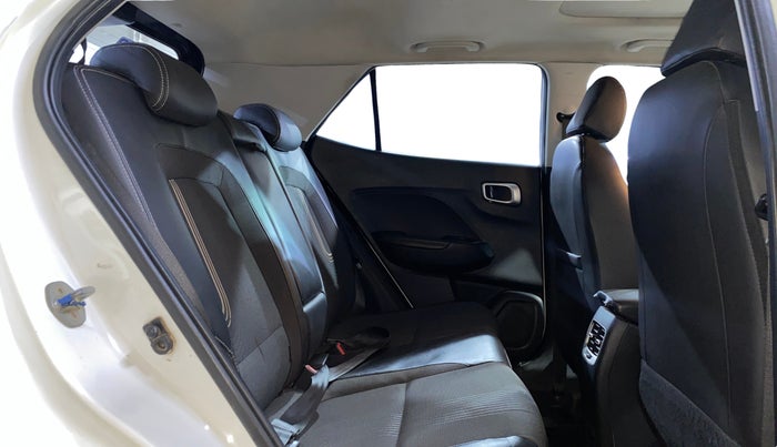 2019 Hyundai VENUE SX(O) 1.4 CRDI, Diesel, Manual, 64,290 km, Right Side Rear Door Cabin