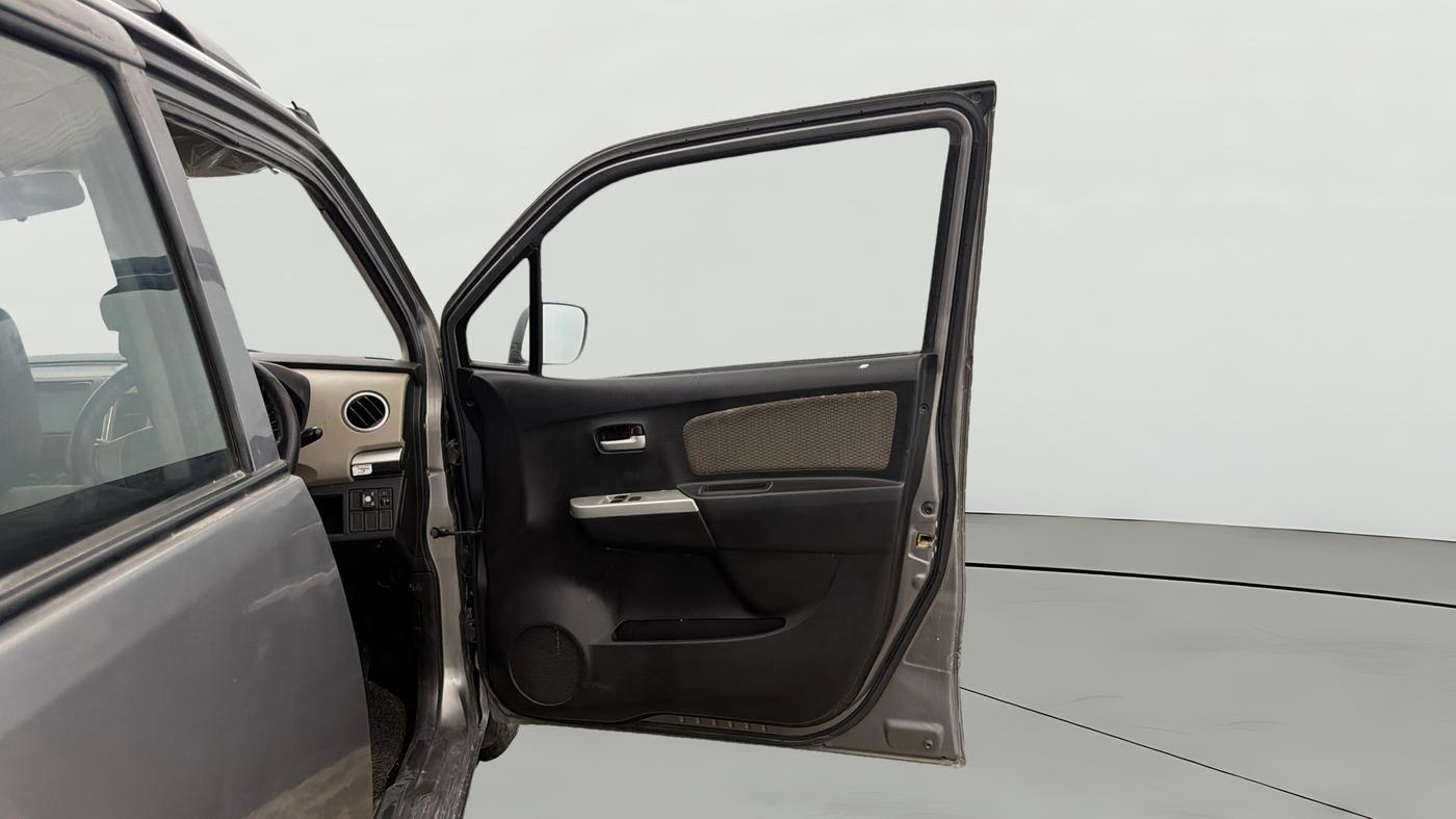 2015 Maruti Wagon R 1.0 LXI, CNG, Manual, 74,541 km, RHS Front Door