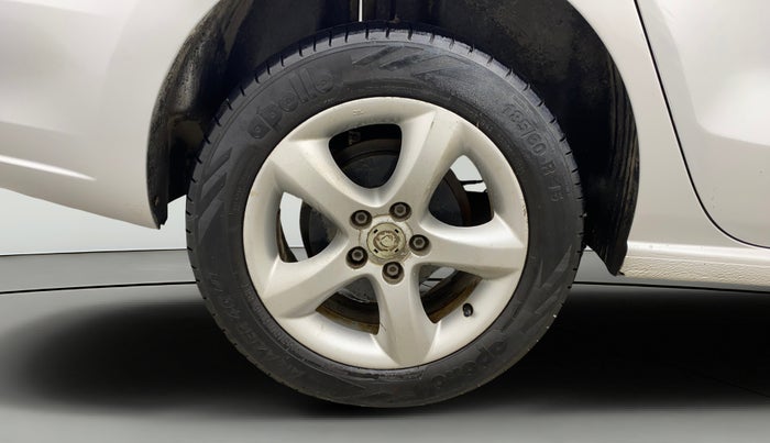 2013 Skoda Rapid ELEGANCE 1.6 TDI CR MT, Diesel, Manual, 1,46,490 km, Right Rear Wheel