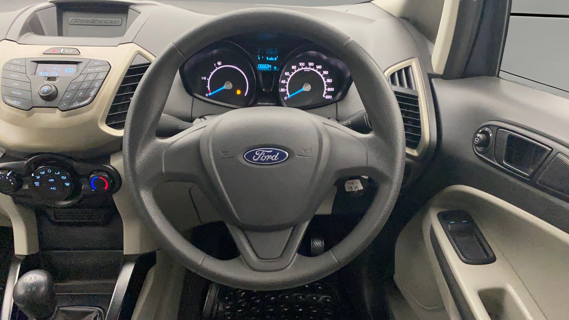 camera-Steering-Wheel-Close-Up