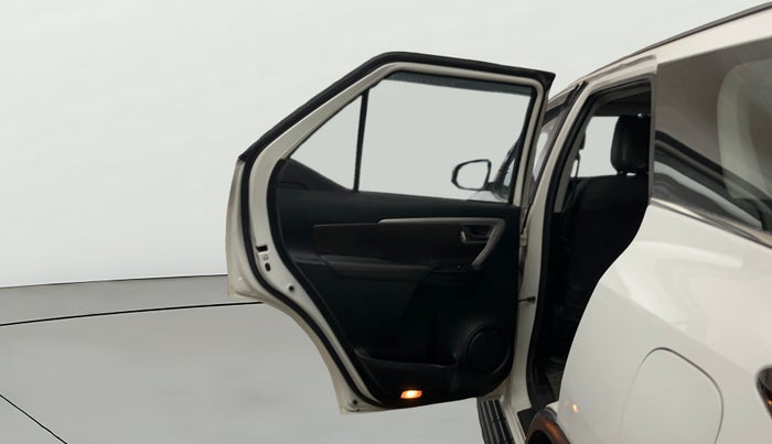 2018 Toyota Fortuner 2.8 4X2 MT, Diesel, Manual, 1,58,246 km, LHS Rear Door