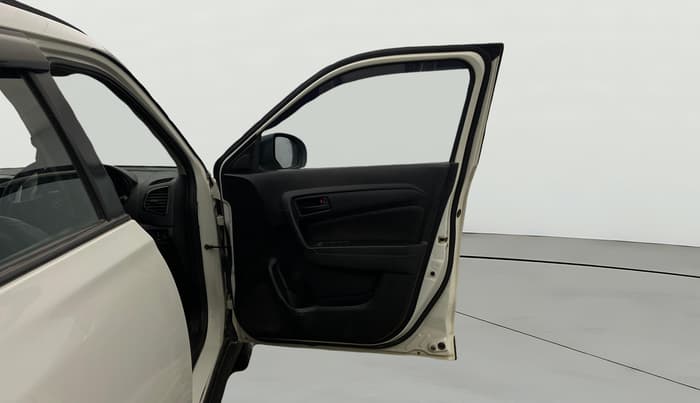 2021 Maruti Vitara Brezza VXI, CNG, Manual, 96,867 km, RHS Front Door