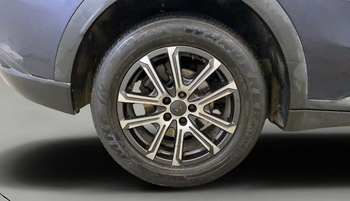 2021 Mahindra XUV700 AX7 Petrol MT 7 STR, Petrol, Manual, 88,529 km, Right Rear Wheel