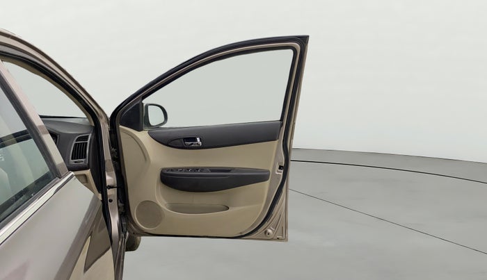 2013 Hyundai i20 MAGNA (O) 1.2, Petrol, Manual, 1,24,943 km, RHS Front Door