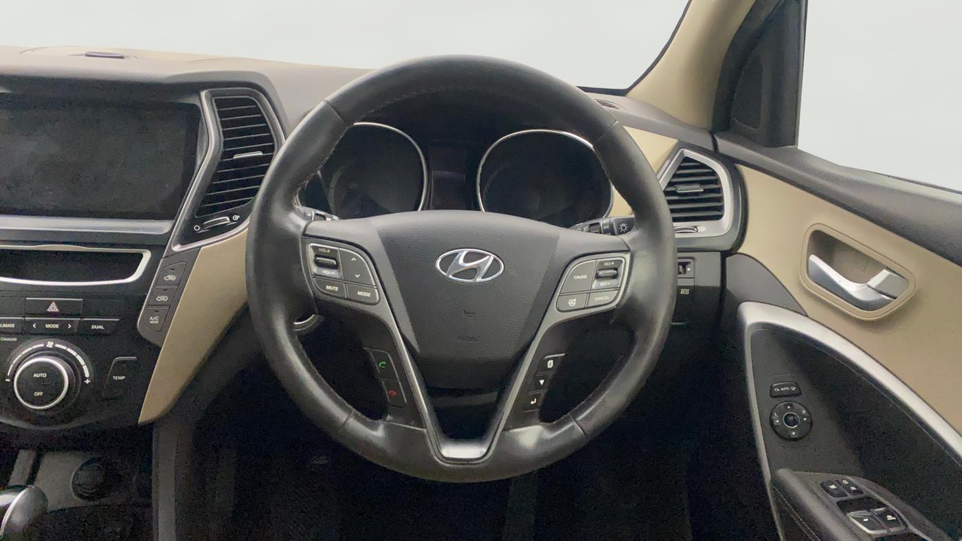 2015 Hyundai Santa Fe 4 WD AT, Diesel, Automatic, 67,536 km, Steering Wheel Close Up