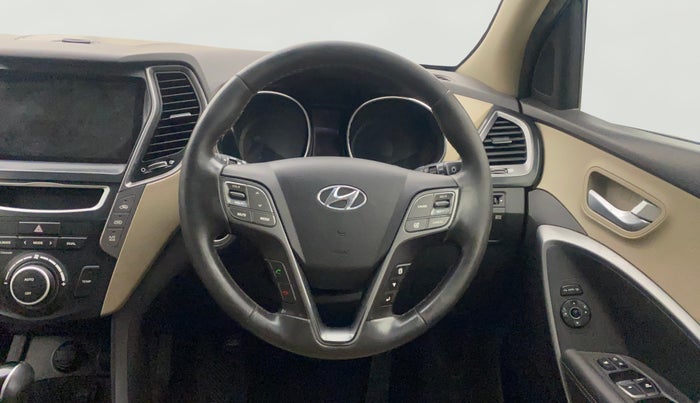2015 Hyundai Santa Fe 4 WD AT, Diesel, Automatic, 67,583 km, Steering Wheel Close Up