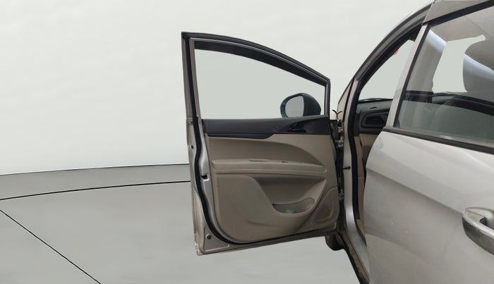 2018 Mahindra MARAZZO M2 7STR, Diesel, Manual, 85,222 km, LHS Front Door