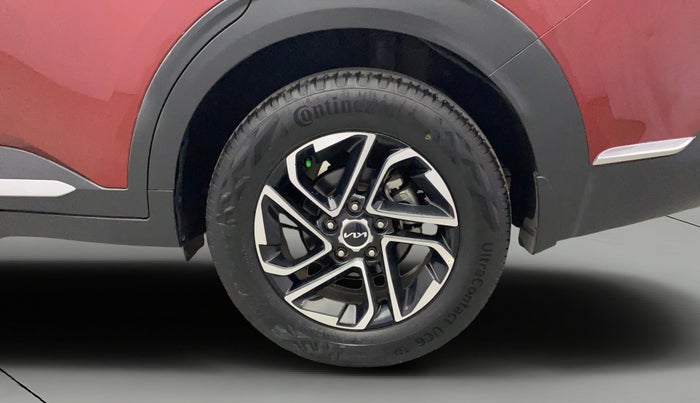 2022 KIA CARENS LUXURY PLUS 1.4 PETROL DCT 7 STR, Petrol, Automatic, 42,428 km, Left Rear Wheel