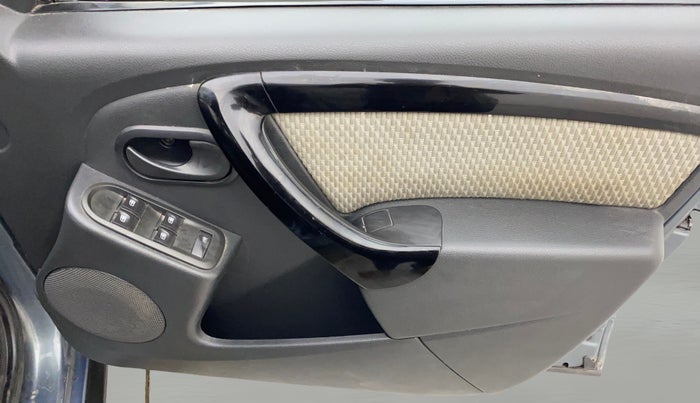 2015 Renault Duster 85 PS RXL DIESEL, Diesel, Manual, 1,04,841 km, Driver Side Door Panels Control