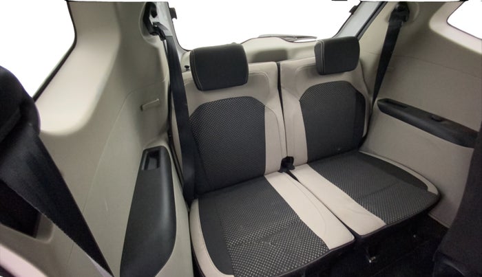 2021 Renault TRIBER RXZ DUAL TONE, Petrol, Manual, 44,431 km, Third Seat Row ( optional )