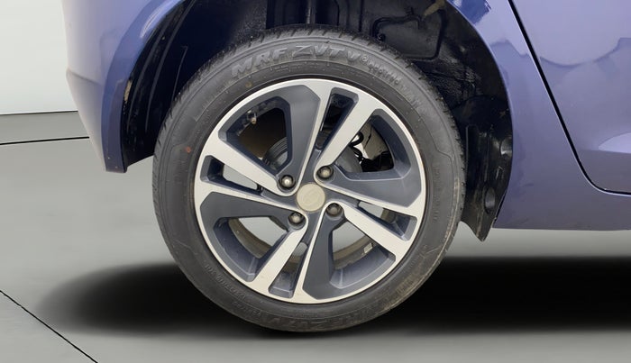 2022 Tata ALTROZ XZ PETROL, Petrol, Manual, 19,775 km, Right Rear Wheel