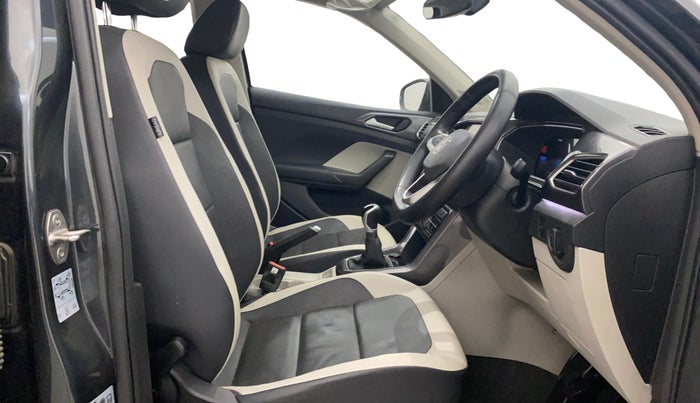 2022 Volkswagen TAIGUN TOPLINE 1.0 TSI MT, Petrol, Manual, 33,574 km, Right Side Front Door Cabin