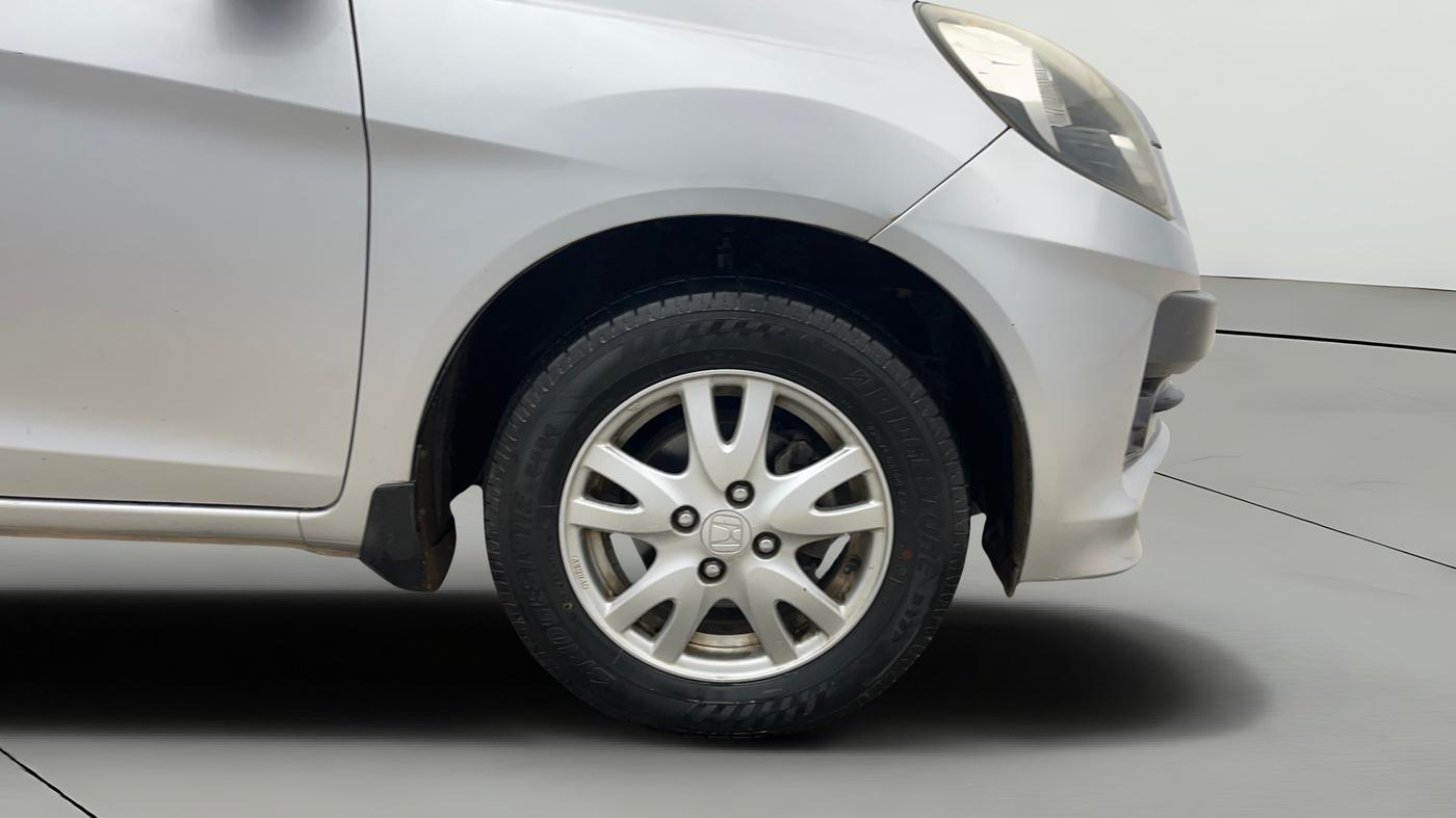 2015 Honda Brio VX AT, Petrol, Automatic, 54,117 km, Right Front Wheel
