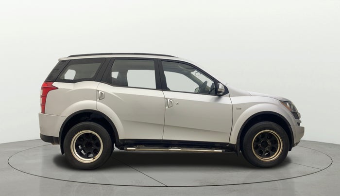 2013 Mahindra XUV500 W6, Diesel, Manual, 1,20,365 km, Right Side View