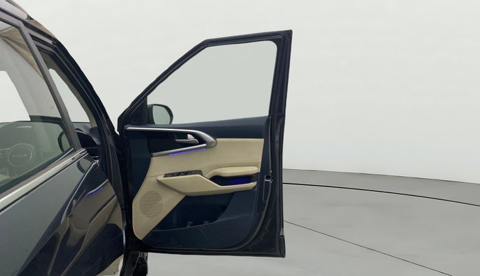 2023 KIA CARENS LUXURY 1.5 TURBO PETROL IMT 7 STR, Petrol, Manual, 29,644 km, RHS Front Door