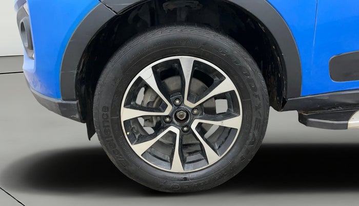 2020 Tata NEXON XZ PLUS (O) PETROL DUAL TONE, Petrol, Manual, 41,076 km, Left Front Wheel