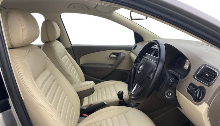 2016 Skoda Rapid AMBITION 1.6 MPI MT, Petrol, Manual, 82,089 km, Right Side Front Door Cabin