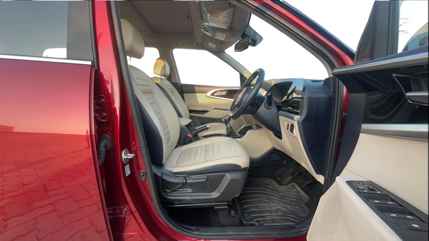 2022 KIA CARENS LUXURY PLUS 1.4 PETROL 7 STR, Petrol, Manual, 68,570 km, Right Side Front Door Cabin