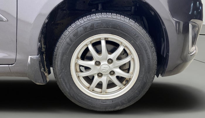2017 Maruti Swift VXI O, Petrol, Manual, 90,205 km, Right Front Wheel