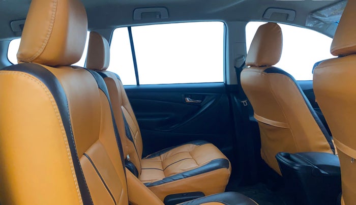 2022 Toyota Innova Crysta 2.7 GX AT 7 STR, Petrol, Automatic, 22,173 km, Right Side Rear Door Cabin