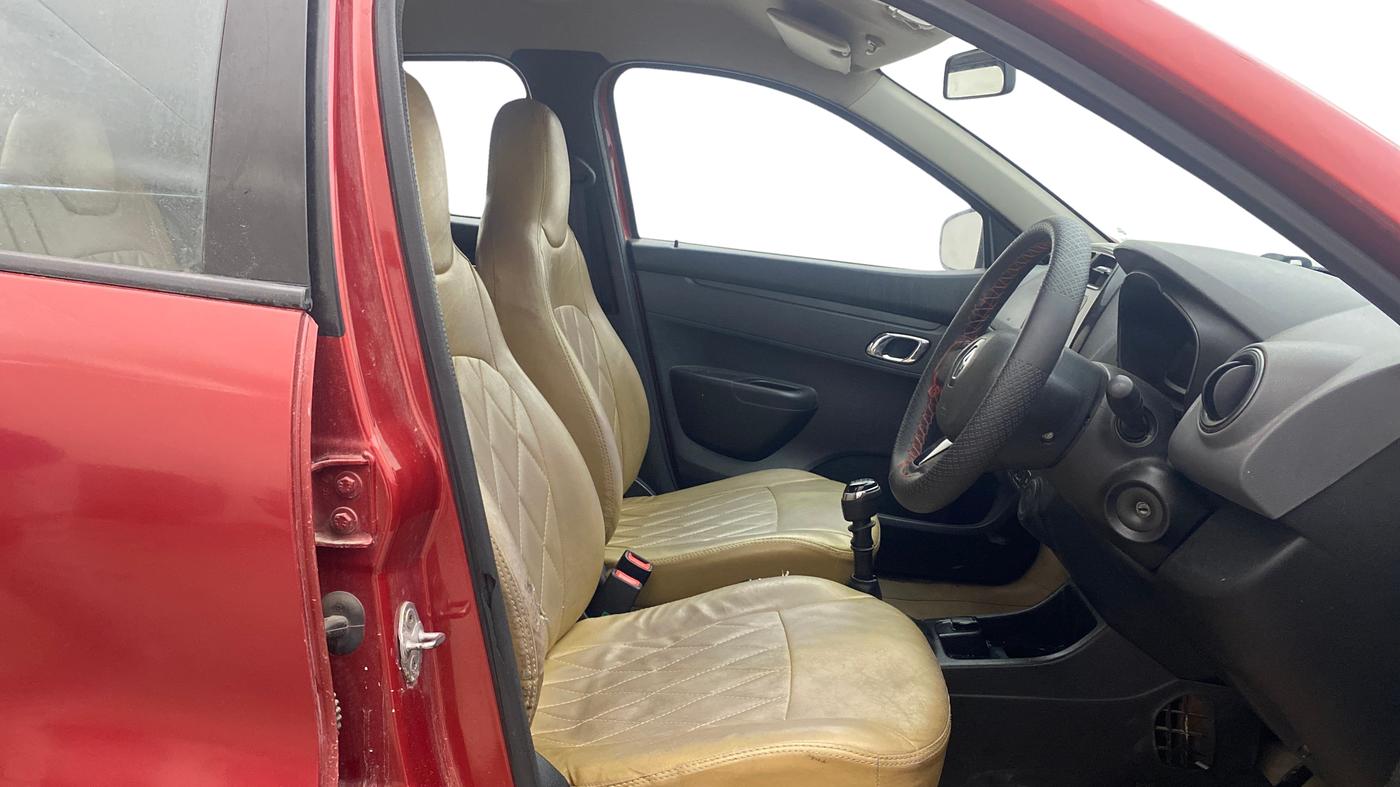 2018 Renault Kwid RXT 1.0 (O), Petrol, Manual, 38,571 km, Right Side Front Door Cabin