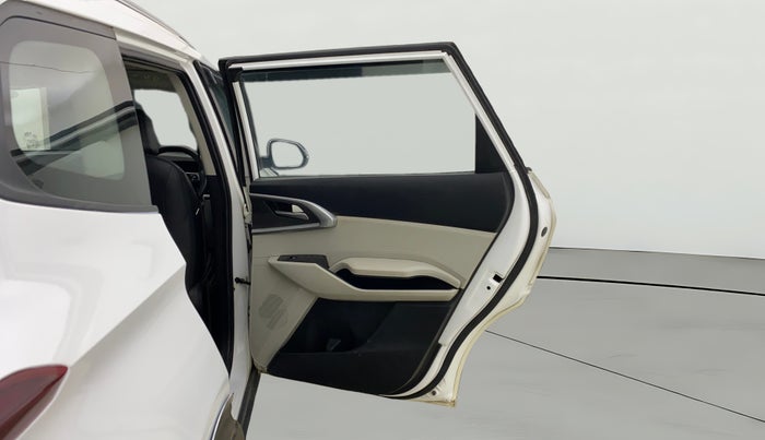 2023 KIA CARENS PRESTIGE 1.5 DIESEL IMT 7 STR, Diesel, Manual, 1,02,184 km, RHS Rear Door