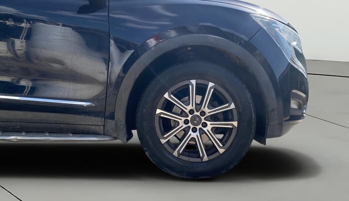 2021 Mahindra XUV700 AX 7 P AT 7 STR, Petrol, Automatic, 21,291 km, Right Front Wheel