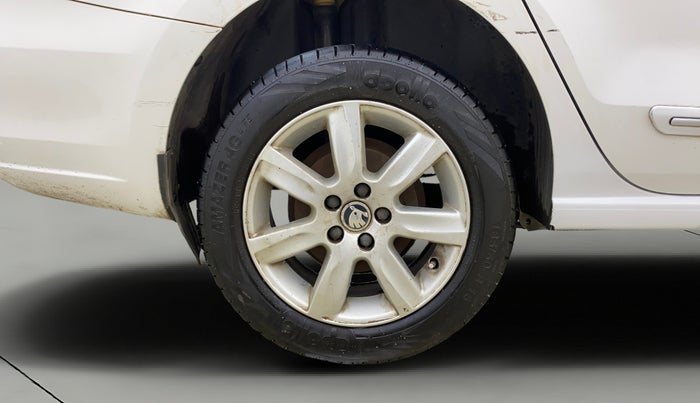 2014 Skoda Rapid AMBITION 1.6 MPI MT PLUS, Petrol, Manual, 45,837 km, Right Rear Wheel