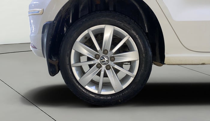 2016 Volkswagen Polo HIGHLINE1.2L, Petrol, Manual, 33,574 km, Right Rear Wheel