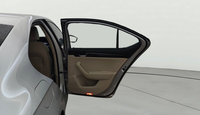 2021 Skoda Superb L&K 2.0 TSI AT, Petrol, Automatic, 43,942 km, RHS Rear Door