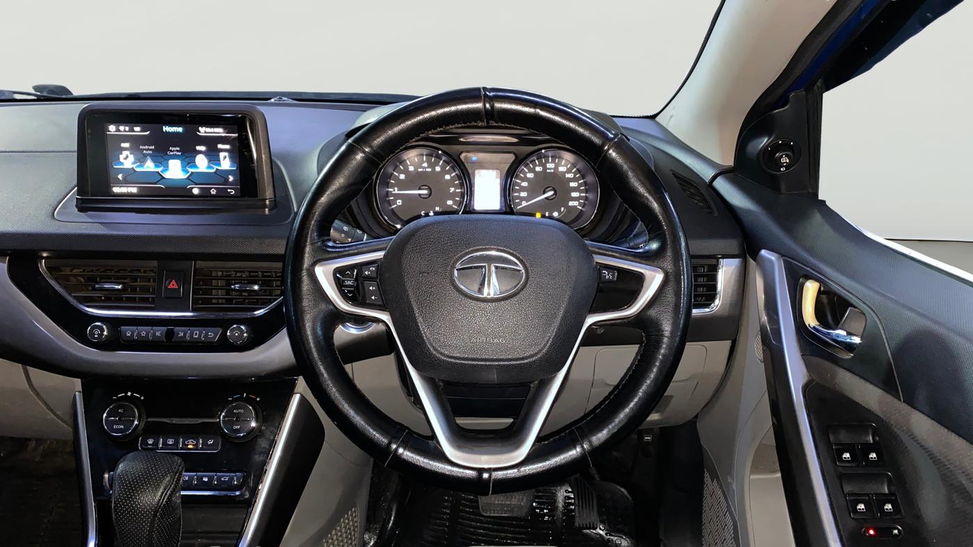 2018 Tata NEXON XZA PLUS DIESEL DUAL TONE, Diesel, Automatic, 90,714 km, Steering Wheel Close Up