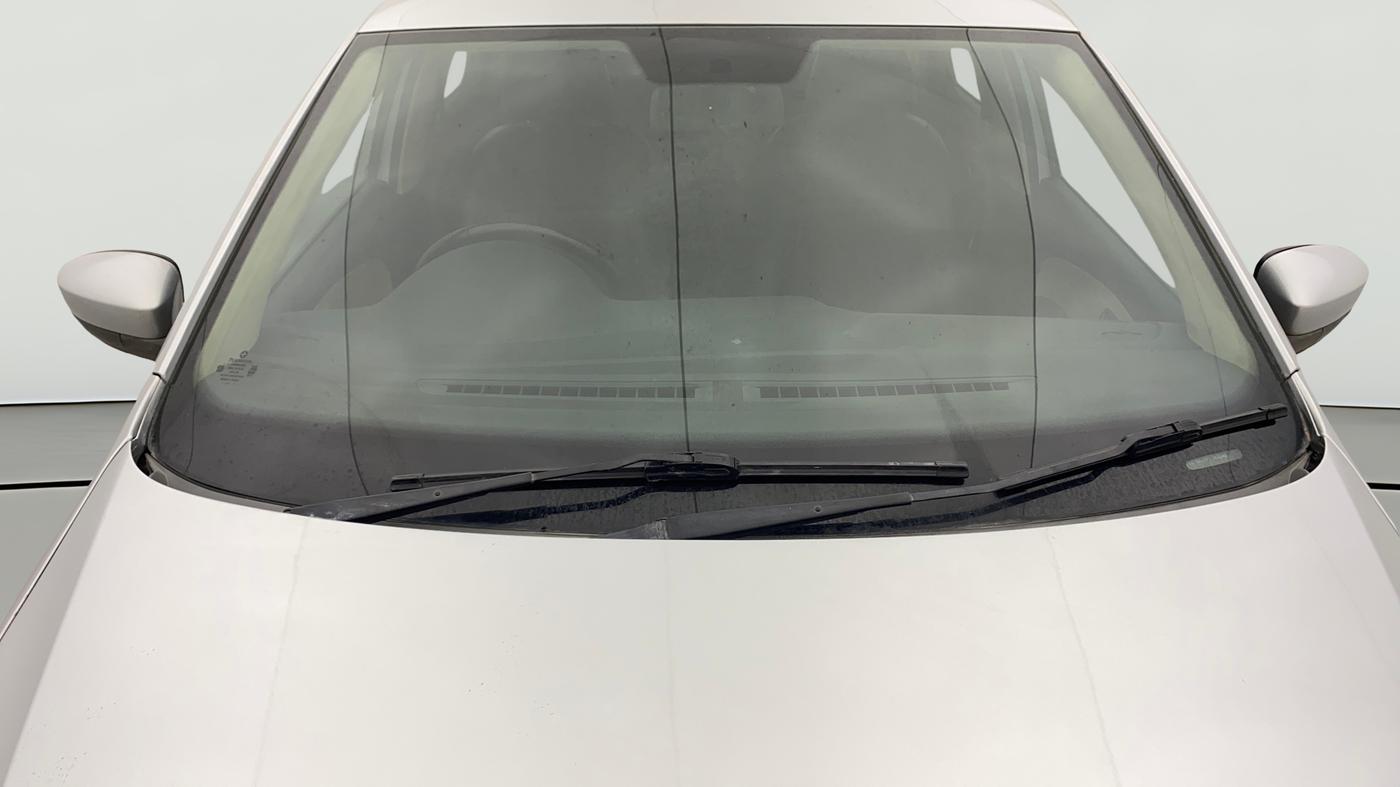 2015 Volkswagen Polo HIGHLINE1.2L, Petrol, Manual, 1,05,664 km, Front Windshield