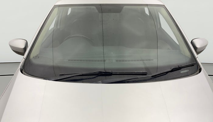 2015 Volkswagen Polo HIGHLINE1.2L, Petrol, Manual, 1,05,657 km, Front Windshield