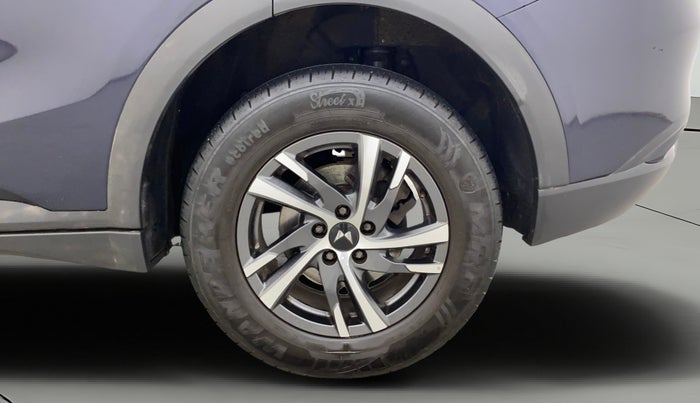 2024 Mahindra XUV700 AX 5 P AT 5 STR, Petrol, Automatic, 49,602 km, Left Rear Wheel