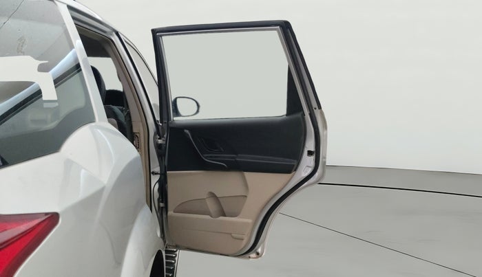 2016 Mahindra XUV500 W4, Diesel, Manual, 84,397 km, RHS Rear Door