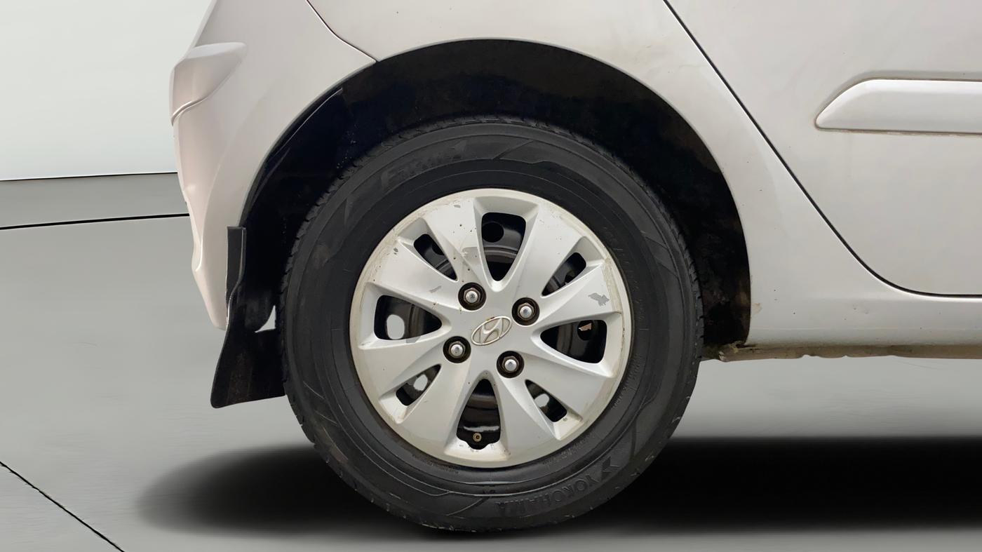 2013 Hyundai i10 SPORTZ 1.2, CNG, Manual, 96,687 km, Right Rear Wheel