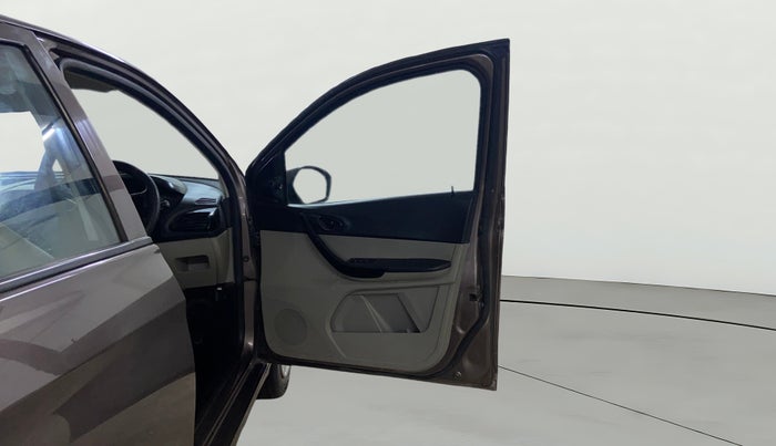 2018 Tata Tiago XT PETROL, CNG, Manual, 61,356 km, RHS Front Door